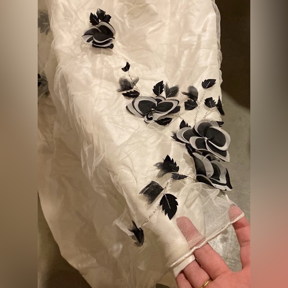 Nina Duong Couture a-line ‘Victoria’ wedding gown - Picture 8 of 10